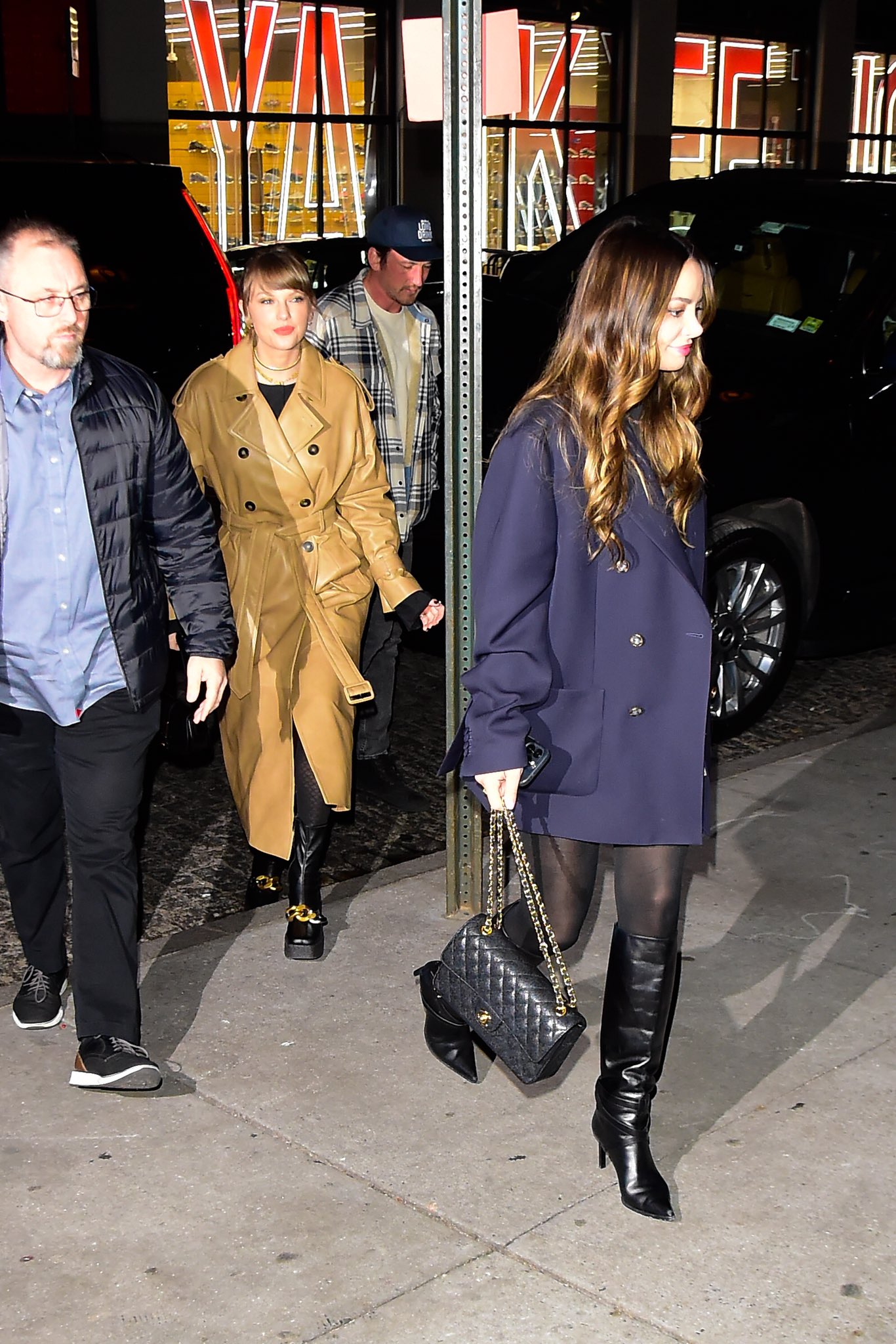 ExtraTV on X: "On the eve of her birthday, Taylor Swift was spotted  stepping out with pals Miles Teller and Keleigh Sperry in NYC! 🎉 # TaylorSwift https://t.co/BV4a0NSzGQ" / X
