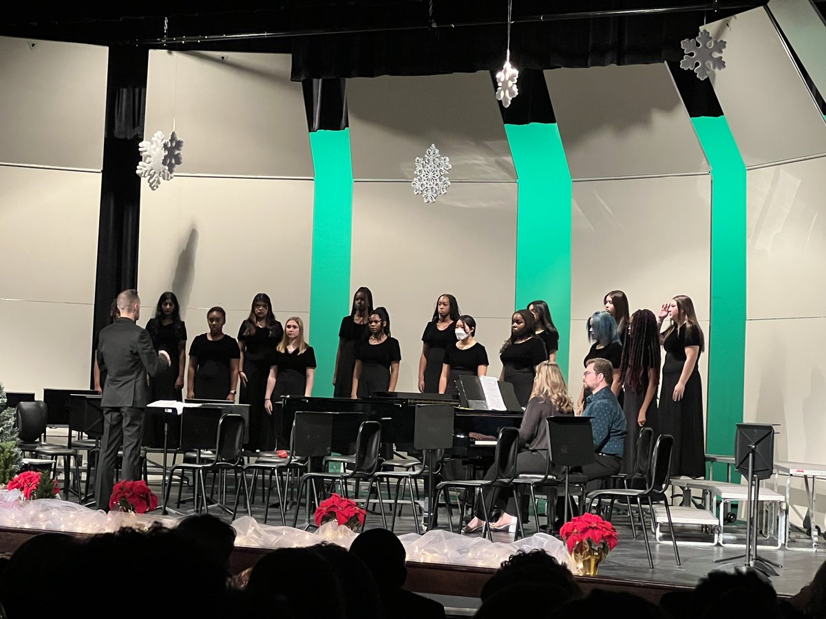 @travis_choir put on an outstanding winter concert! Beautiful touch from @thsorchestra symphony and harpists! This concert was exactly what my heart needed! ❤️🐅