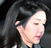 중앙일보 너무 했네 🤤
여사님 턱이 흘러내리고 있으면 보정 좀 해주지 그랬어