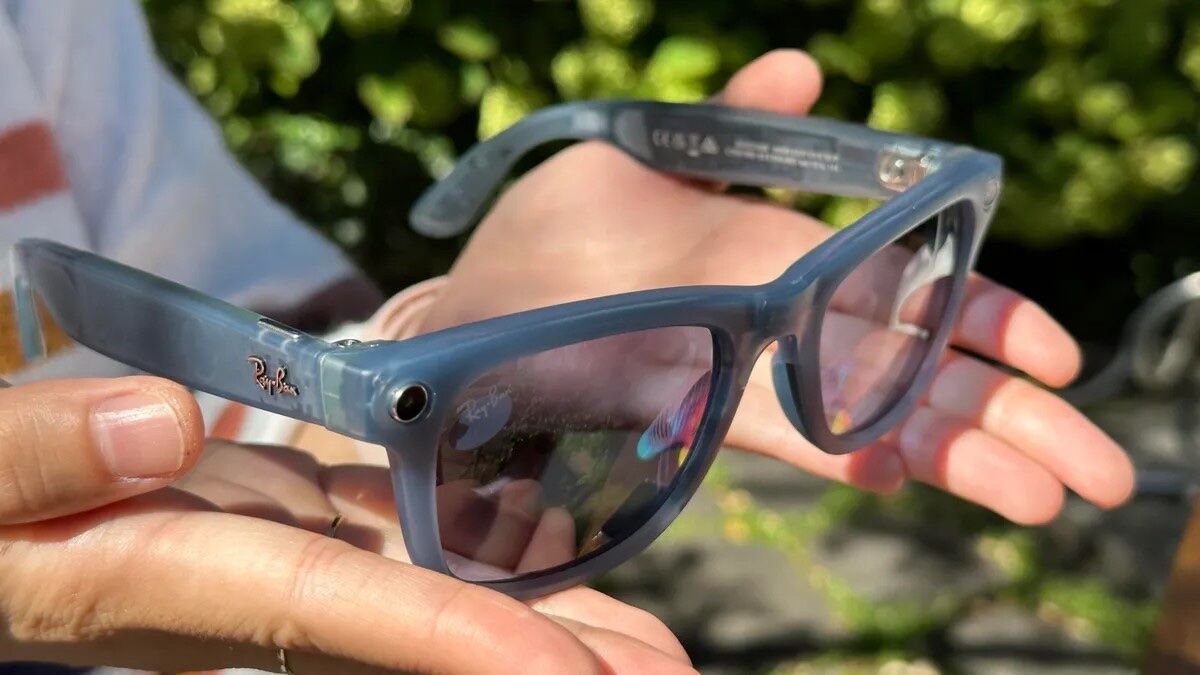 ✅ AI-Enabled Smart Glasses ✅ Meta is releasing a new feature on the second generation Ray-Ban smart glasses: an AI-based digital assistant that can be queried about what is seen through the glasses' cameras. The idea is for the user to ask their digital assistant things like: -