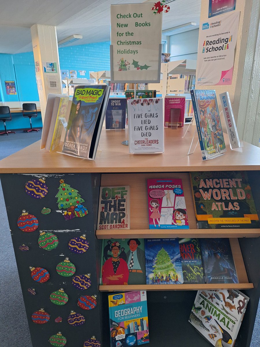 KpssL's tweet photo. Check out new books at @KpssL @KingsParkSec for the holidays @kpss_english🎄🧑‍🎄🎁📚 https://t.co/nfOtNE1VQM