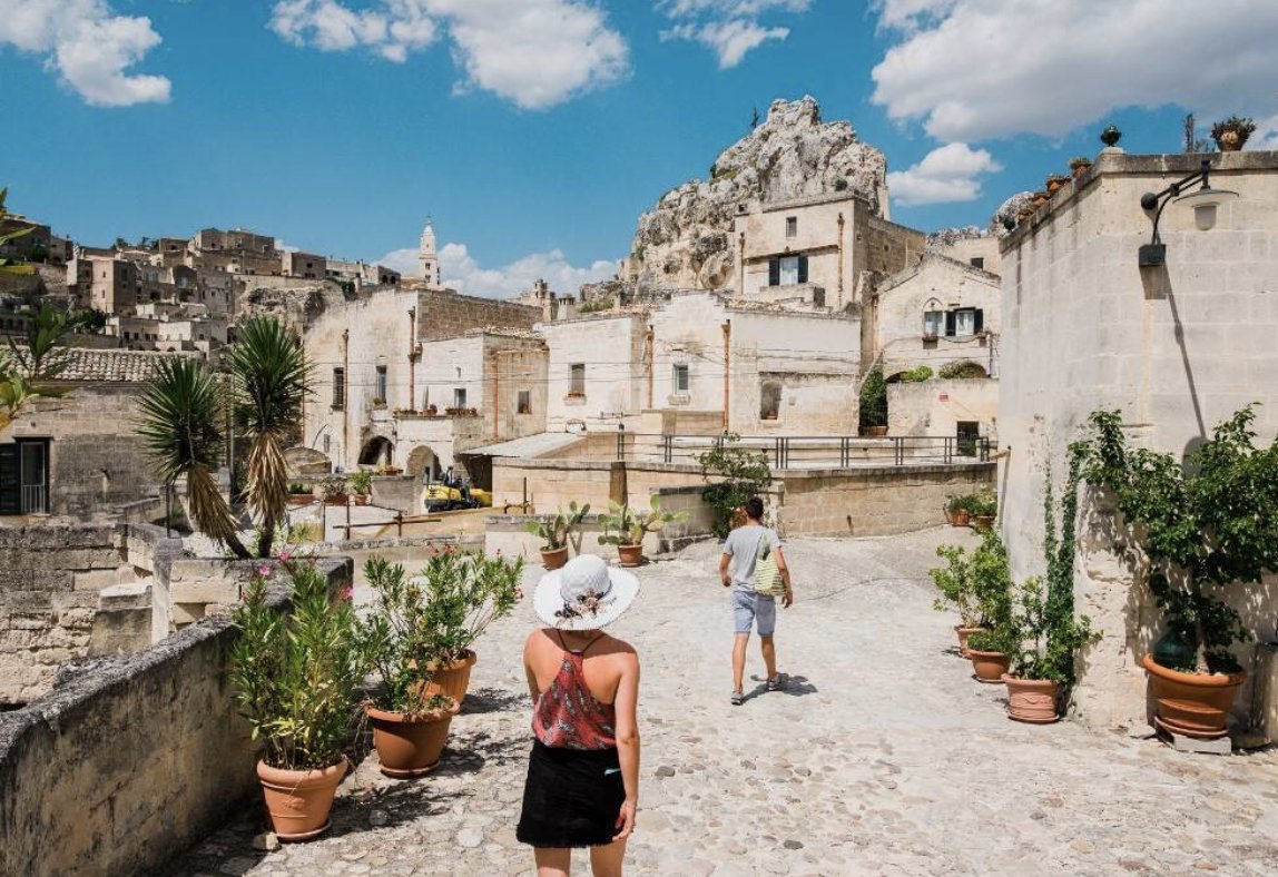 👋 Découvrez l'interview de Rossella Tarantino, présidente du jury pour la désignation de la Capitale européenne 🇪🇺 de la Culture française de 2028. 

📢 Rdv ce soir à 18h sur nos réseaux pour découvrir en direct la Capitale européenne de la Culture 2028 : culture.gouv.fr/Actualites/Une…