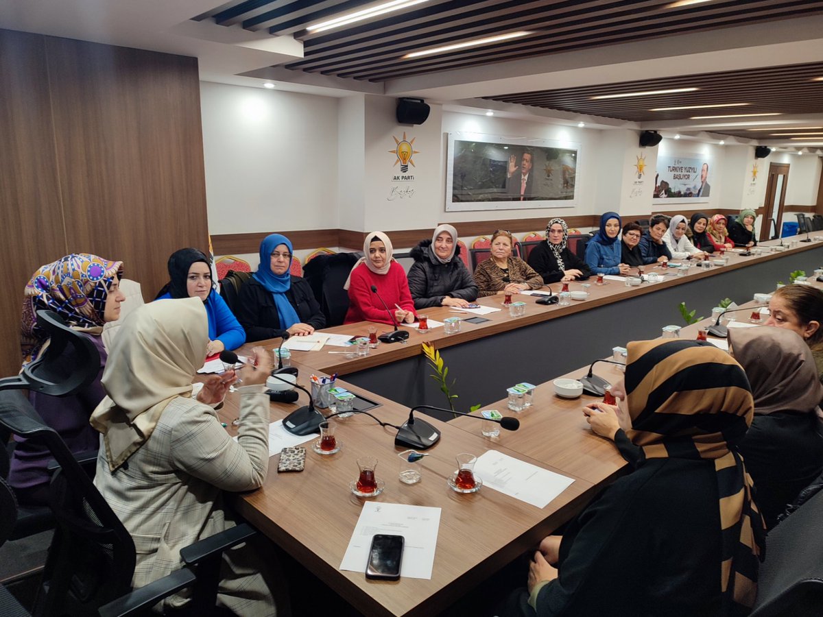 Başkanımız <a href="/gaye_zayf/">Gaye Zayıf 🇹🇷</a> başkanlığında, İl Koordinatörümüz <a href="/aysegul_pektas/">Ayşegül Pektaş Doğru🇹🇷🇹🇷🇹🇷</a>'ın katılımıyla Yönetim Kurulu toplantımızı gerçekleştirdik. 

➡️ akuyelikistanbul.org