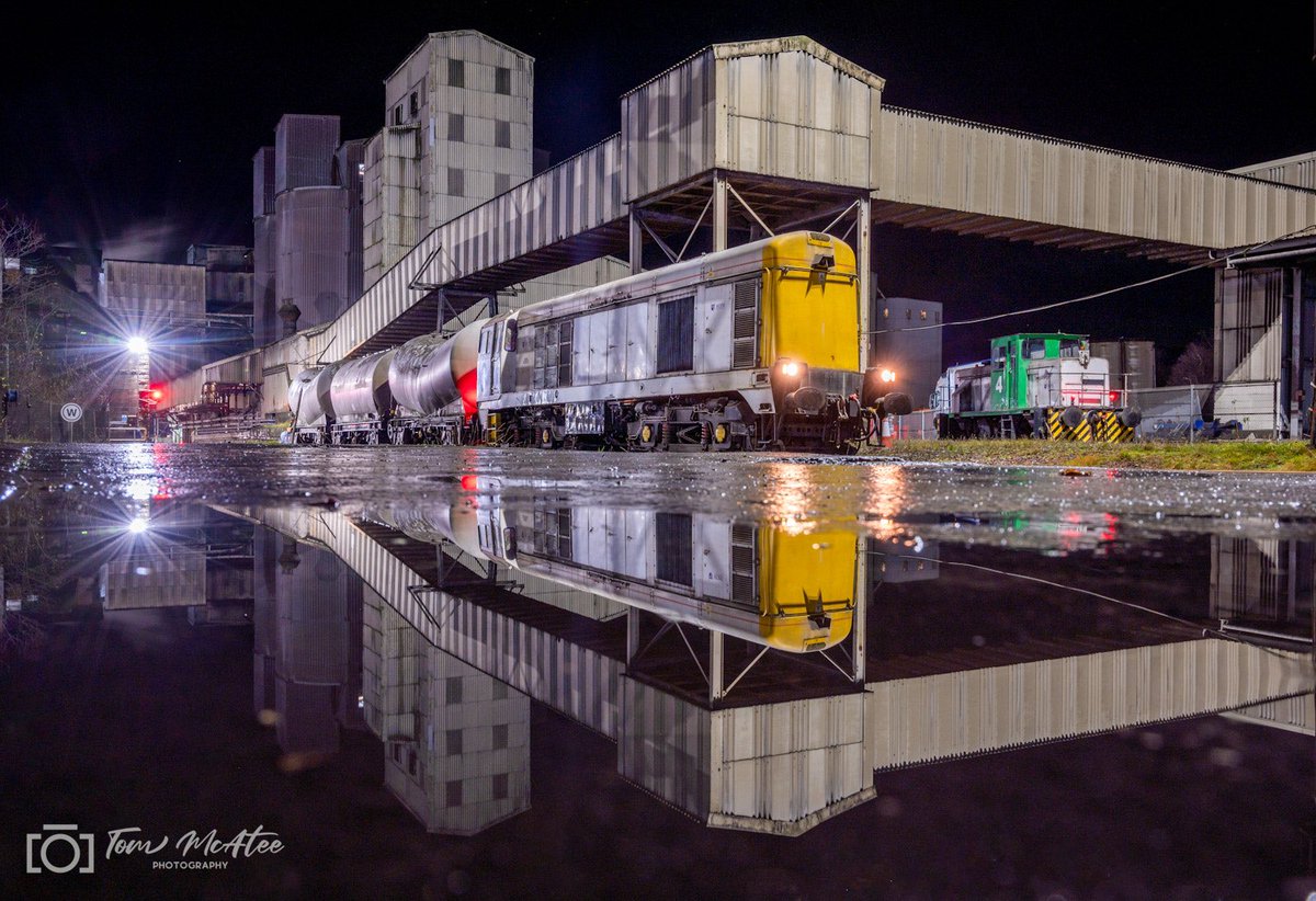 20906 (No 3) headlights shimmer in the reflections at Breedon Cement works during a moment when it was just the factory works lights providing the lighting during a moment of calm after Storms Elin &amp; Fergus over the wkd. 📸 🏙️ <a href="/RAIL/">RAIL Magazine</a> 

🎅⬇️🏞🚂 railwayartprintshop.etsy.com

#railways