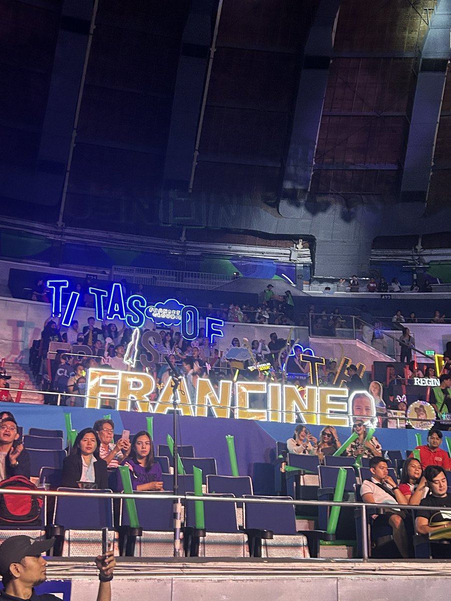 THE STAGE IS SET ✨ Fans of different Kapamilya stars gather to witness ABS-CBN’s Forever Grateful Christmas Special. #ForeverGratefulChristmasSpecial #ABSCBNChristmasSpecial2023