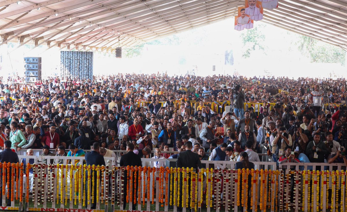 AKalraj_'s tweet image. मध्यप्रदेश के मुख्यमंत्री पद की शपथ लेने पर डॉ. @DrMohanYadav51 जी एवं उप मुख्यमंत्री पद की शपथ लेने पर श्री @JagdishDevdaBJP जी और श्री #RajendraShukla जी को हार्दिक बधाई। मा. प्रधानमंत्री श्री @narendramodi जी के मार्गदर्शन मे प्रदेश को नई ऊंचाइयों पर पहुंचाये, ऐंसी शुभकामनाएं।