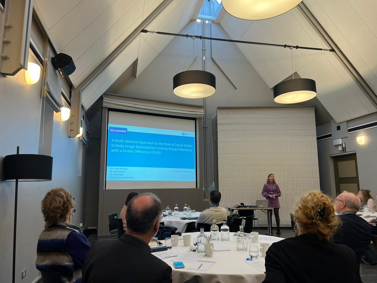 Thrilled to share with you that yesterday I presented my PhD project for the first time on the role of social media in body image development among young individuals with a visible difference during the 11th International Meeting of the Scientific Research Network!