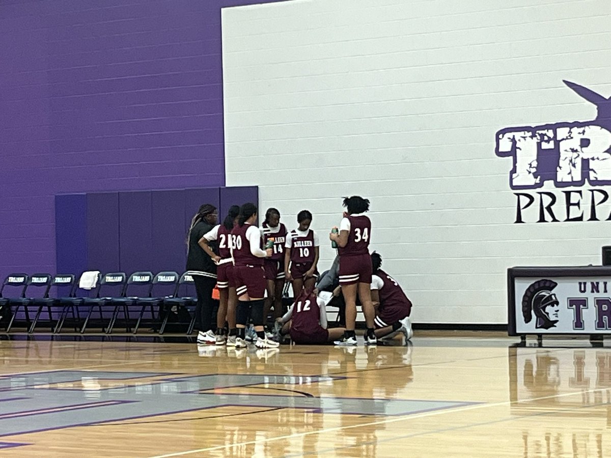 CoachCollier12's tweet image. Super proud of ALL teams tonight! Freshmen came up short and JV with the WIN. Getting better everyday! #ALLIN #LadyRooTough @KHSLadyRooBball @KHSRoos @CoachKFarley