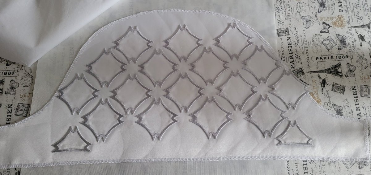 TheDragonSage13's tweet image. Sleeve cap custom designed embroidery 

#TheDragonSage #TheDragonSagecosplayer #nonbinarycosplayer #cosplay #cosplayer #embroidery #embroideredcosplay #queenestherblanchett #trinityblood #EstherBlanchett #trinitybloodcosplay #cosplaywip