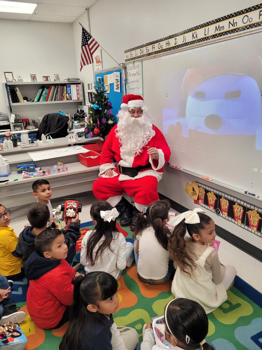 Some 30+ years ago, @CBushaw_DWS was a first year teacher and played 🎅 Santa. Today as he wraps up his last week in #ColtNation, guess who Santa was? ❤️#TeamSISD