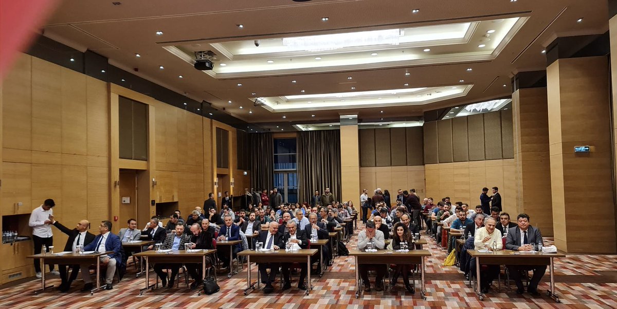 İç Anadolu Üroloji Günleri : 11 Hastaneden Akademisyenlerin ve Uzmanların Akademik katkıları ve katılımları ile başladı. 
Son 10 yılın en fazla katılımı olan Toplantısı idi. 
Resimlerde görüldüğü gibi. Yer bulamayan arkadaşlarımız için arka sıralara sandalyeler konuldu.