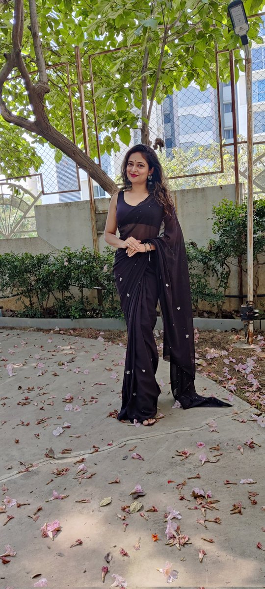 Everything seems to be a mystery in a black saree, and that mystery is her life!

#sareefashionblogger #sareeinfluencer #blacksaree #sareenme #punefashionblogger #lookoftheday #ootdsaree #prranitamullay #sareeinspiration 

Follow @prranitamullay 
2️⃣4️⃣