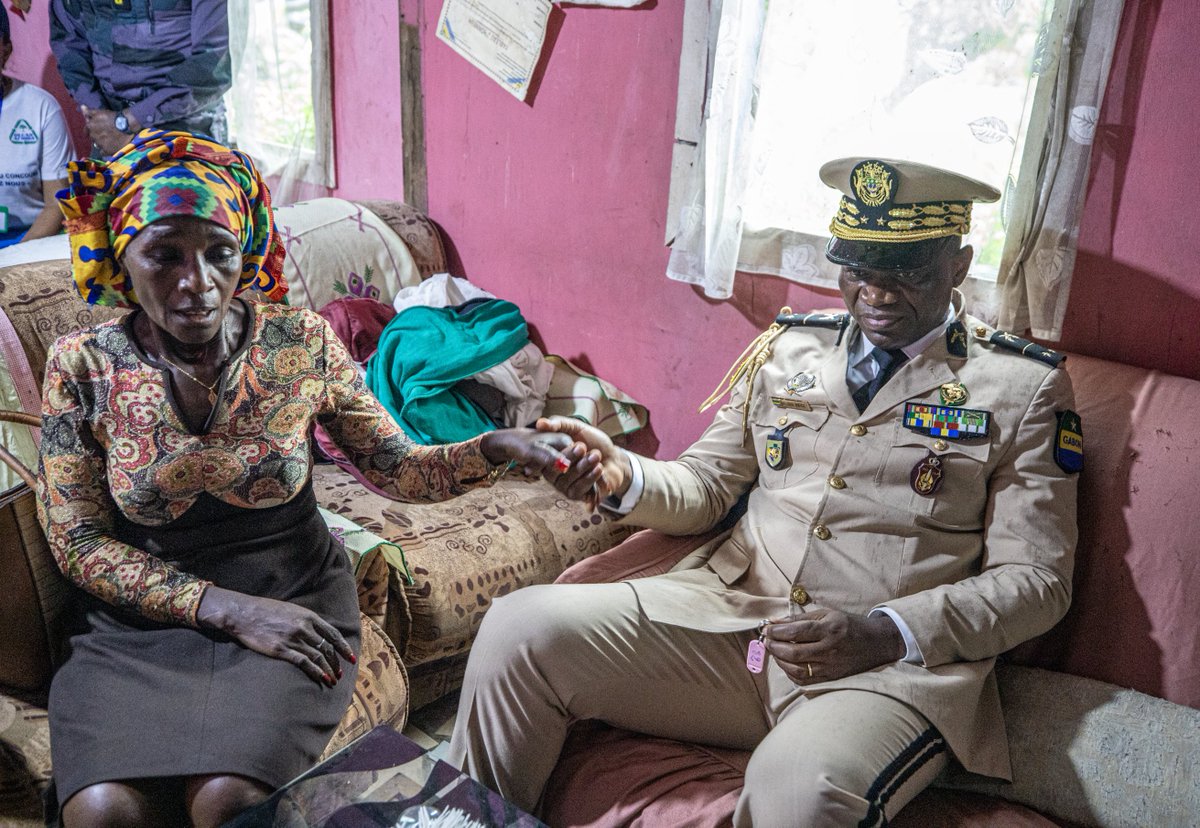 Le Président de la transition, le Général <a href="/oliguinguema/">Brice Clotaire Oligui Nguema</a>, a remis des villas F4 à 10 familles résident auparavant dans la décharge publique de Mindoubé. 
Il a également visité Clean Africa, soulignant les efforts des employés et annonçant des améliorations telles qu'une assurance