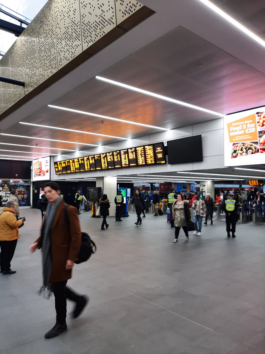 Our specially trained officers from #projectservator are welcoming all the visitors to Leeds. Our team will be deploying throughout West Yorkshire during the festive period to keep everyone safe. #togetherwevegotitcovered