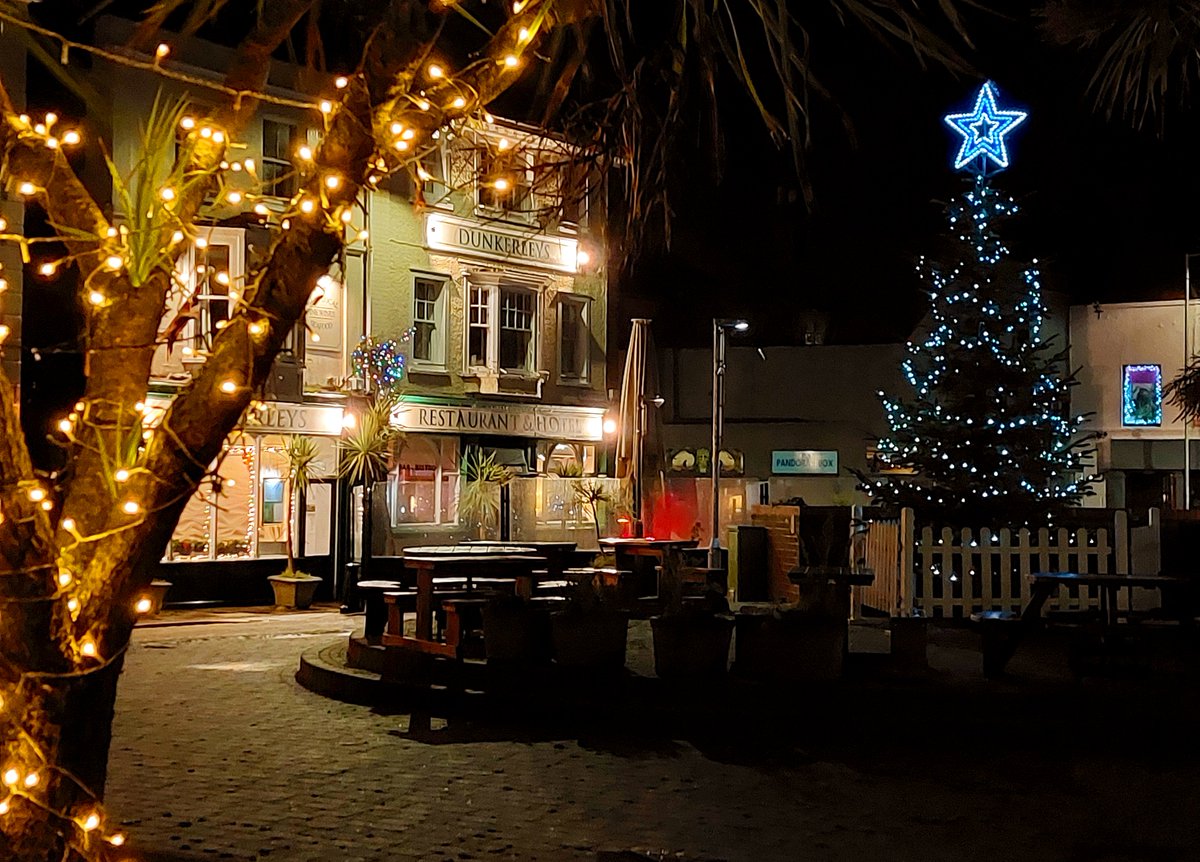 🎄There's always a good deal in #Deal and from the pier all through the town, it's looking a lot like #Christmas! #ShopLocal 🎁