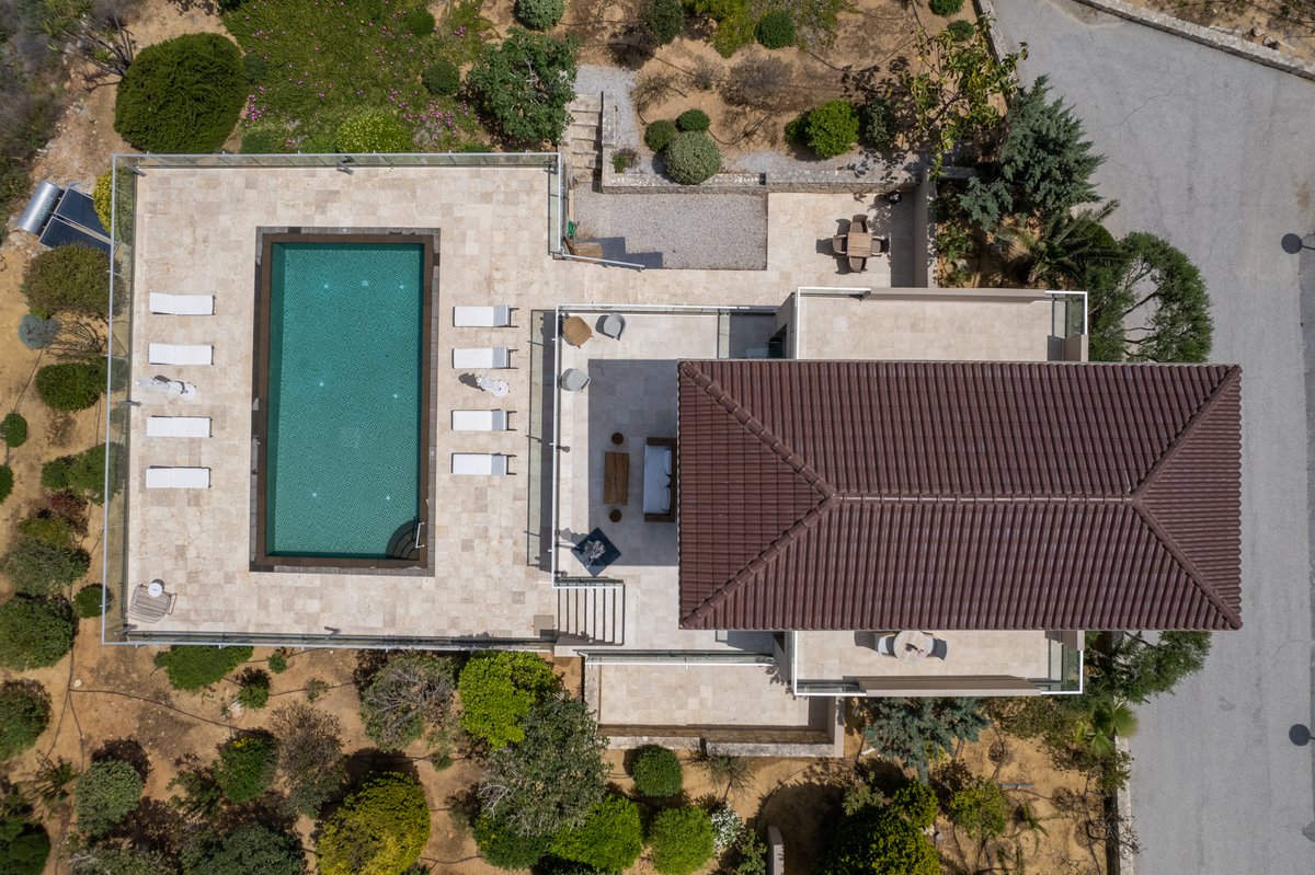 EliteGreekVilla's tweet photo. Perched on an Akrotiri hill near Chania, Crete, Villa Poseidon Pacific offers a luxurious seaside escape. This three-story, 4-bedroom villa boasts stunning bay views and unforgettable sunsets.
#luxuryvillas #vacationrentals #luxurytravel #TravelGoals https://t.co/l3AsCWnaUZ