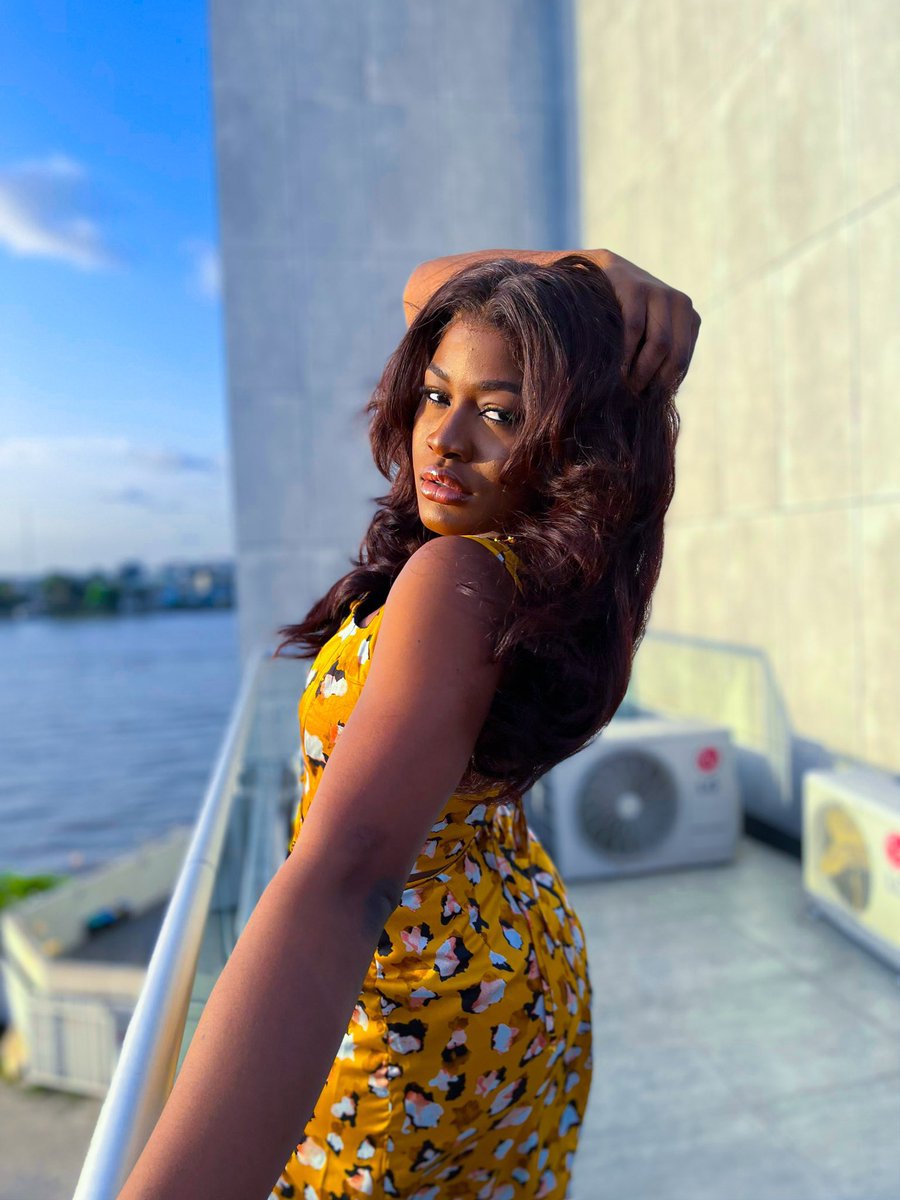 FinegirlMaame's tweet photo. She is the one hm, who is not hovering around bb shits! Extraordinary Alex! In her lane , winning, bagging the international deals, taking her money and moving onto the nextπ₯π₯
ALEX THE HOST
#NotYourRegularHost
#alexthehost
#unusualhost
#Alexunusual https://t.co/XdatsS2Lot