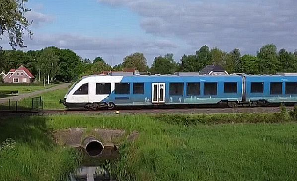 New friends       - SAVEATRAIN.COM #mainline #arriva #nsservices #netherlands #holland #trains