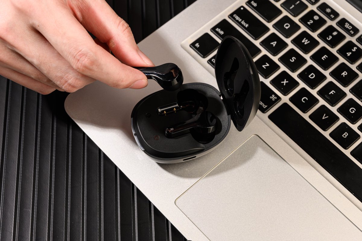 Takstarofficial's tweet image. Break free from cables and take control of your stage performance with #takstar WPM-400 Wireless In-Ear Monitoring Earphones.
Experience the next level of on-stage monitoring.  🎶🎧

#WirelessAudio #InEarMonitoring