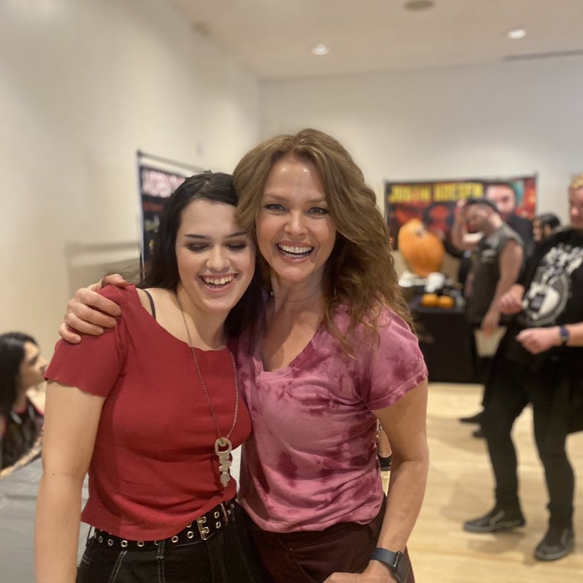 i miss @DinaMeyer sooo much ☹️ i need all the hugs i can get from her again 💗