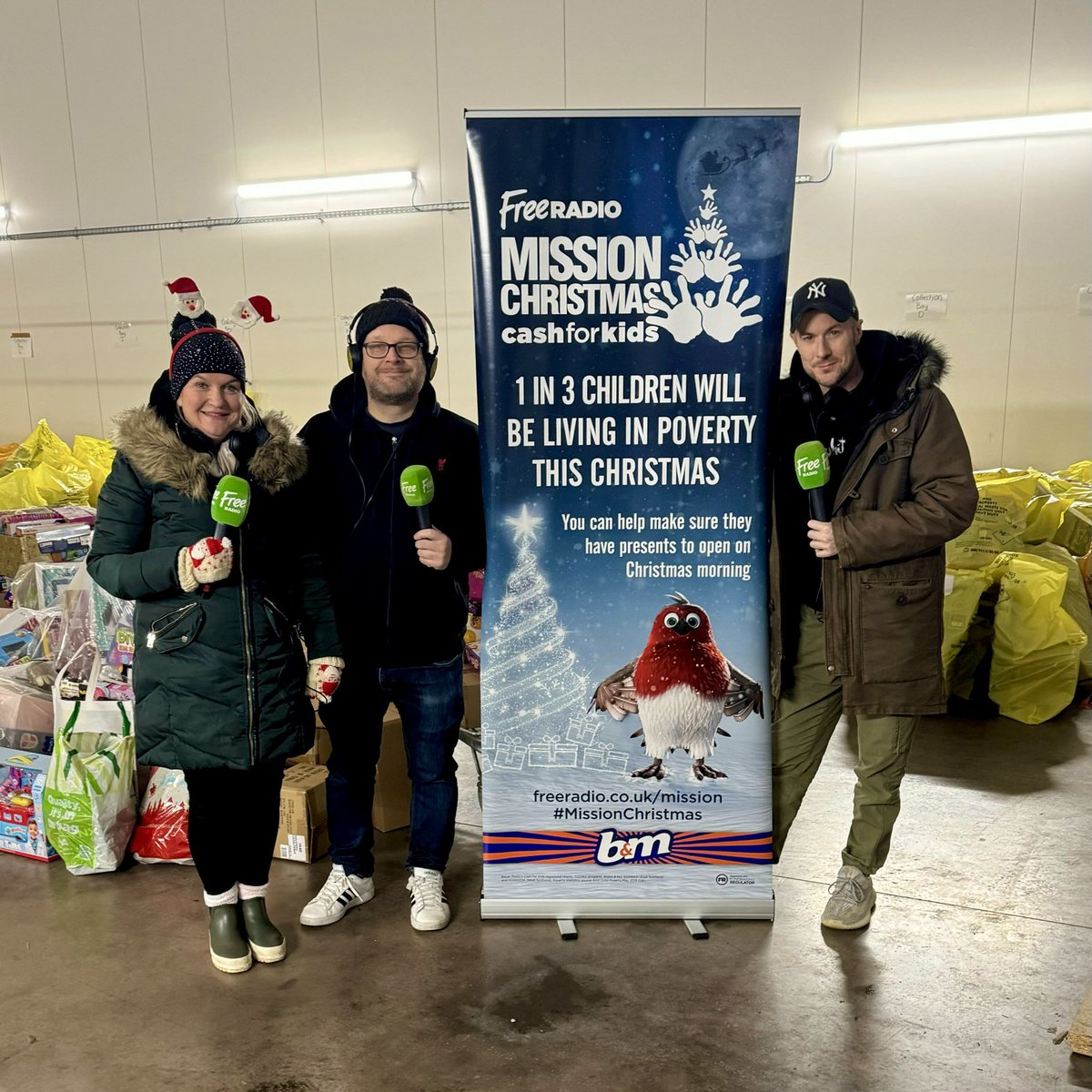 Wednesday 13th December…

🧸 We’re live from @cashforkidsMIDS HQ to find out how #MissionChristmas is going

😡 Producer Paul is having a go at big retailers on #WhingeWednesday 

💔JD had to leave a date after 40 minutes 

💷Win £215,000 on #MakeMeAWinner