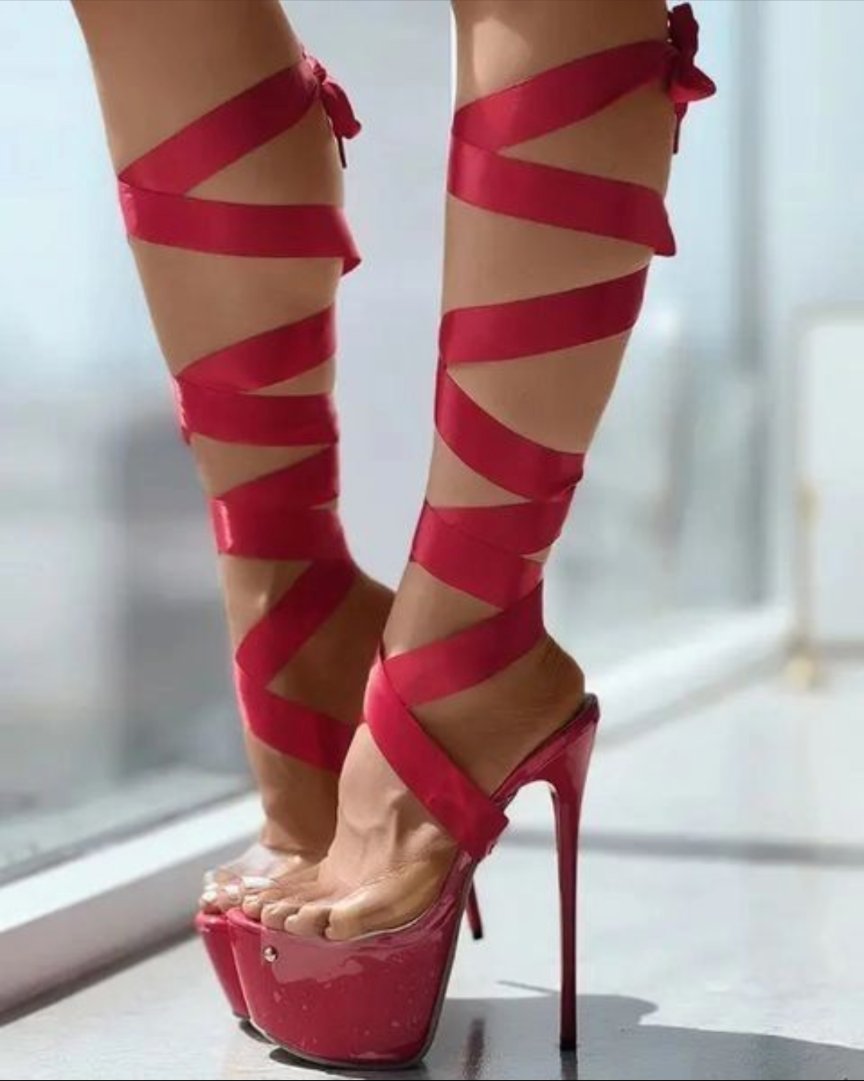 HighonHeels2's tweet photo. A or B? https://t.co/4kWuSE6KvB