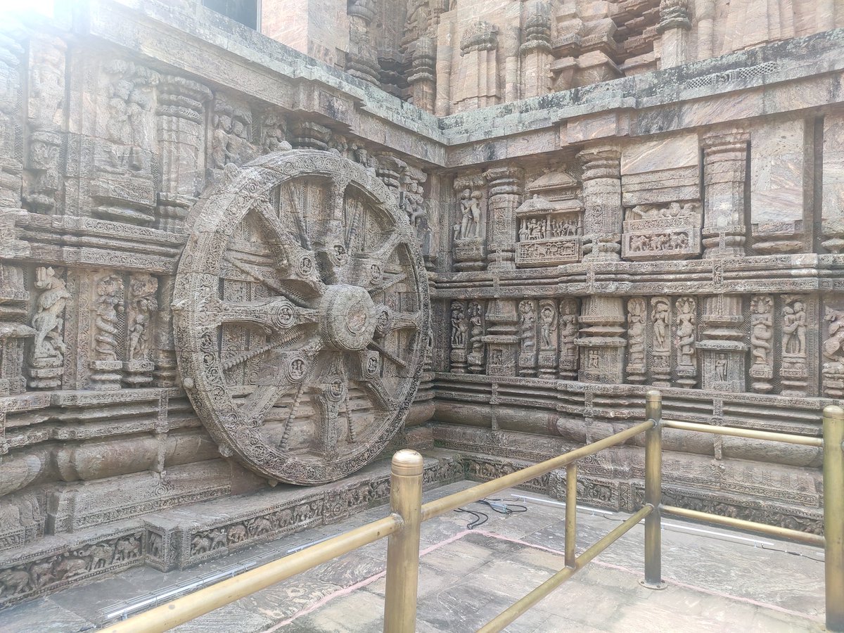 Massive Wheel at Sun Temple #templetour #clockwheel #suntemple #odisha #odishatourism #myodisha #landoftemples
