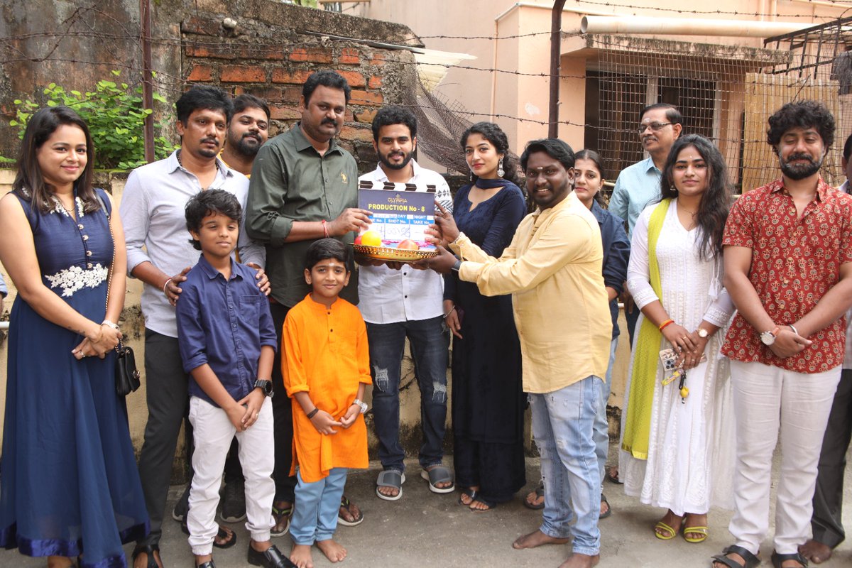 OnlyHeroines's tweet photo. Best Wishes 💐💐

Actress @ianjalinair next movie with @RJVijayOfficial !!

🌟ing #RJVijay - #AnjaliNair

🎹 #JenMartin
🎬 #Hemanathan
💰 #OlympiaMovies https://t.co/11iAiE7aBX