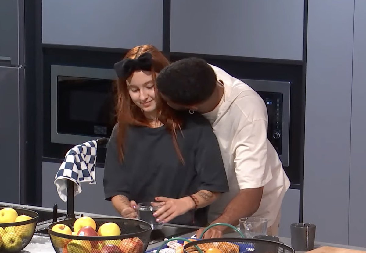 angeladramatica's tweet photo. Que los supere? no, nunca, siguiente pregunta. #OTDirecto13D https://t.co/HEO22FfZFW