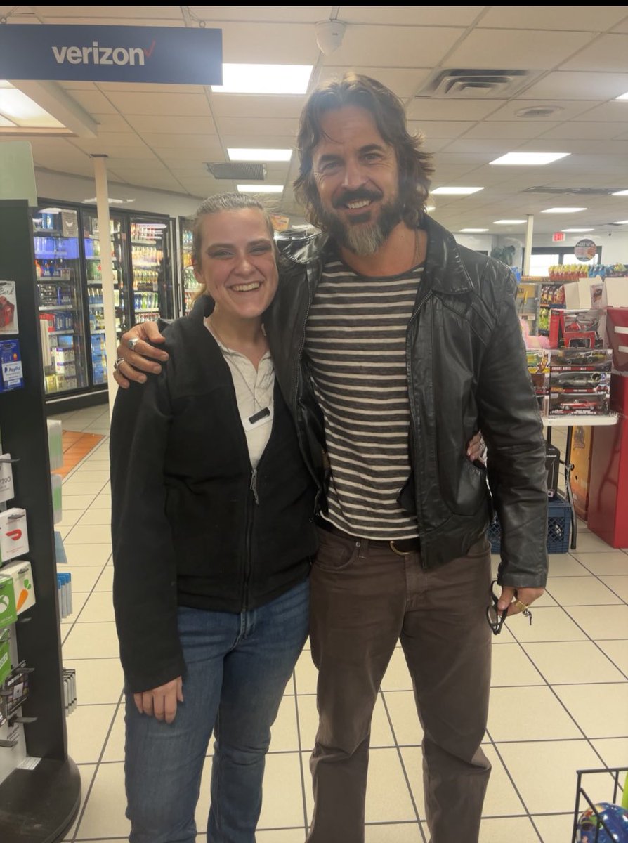 Me: 😅 im sorry, you look so much like a person from General Hospital Him: 😁 Carlos Rivera? Me: 😳😱 YES! Holy shit is it YOU?! Tldr; I met l @JeffreyVParise 😆🤘🏼 he was kind enough to take a photo with me. Yes, I was shaking like a leaf 😂