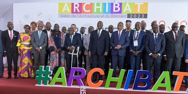finance_sika's tweet photo. #ARCHIBAT, le salon du #bâtiment et de l'#architecture d'#Abidjan, le grand rendez-vous de l'écosystème de la construction, a ouvert ses portes sur un marché local qui enregistre un déficit de plus de 800 000 #logements. https://t.co/Do8xlDjkuD https://t.co/DRwncUsBal