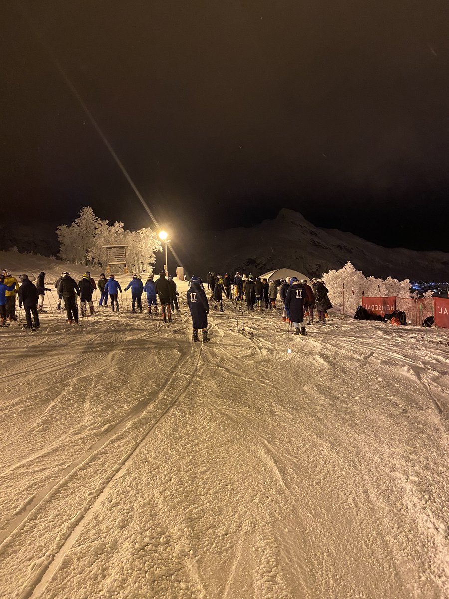 Good morning, Hemsedal! Fantastic morning watching RLC officers & soldiers fly down the SUPER G under floodlight conditions. Well done to all the competitors, brilliant effort. 🟦🟨🇬🇧🇳🇴