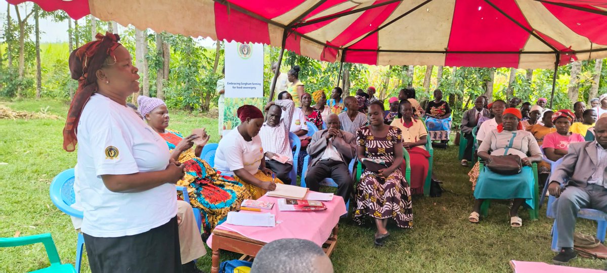 We were greatly honoured to join @kcwepkenya in a training of leaders from 30 community groups  at Epanja Village in Mumias East Sub County. #KakamegaKwanza  Cc @Kakamega_037 @BarasaFernandes @OdariMurabwa