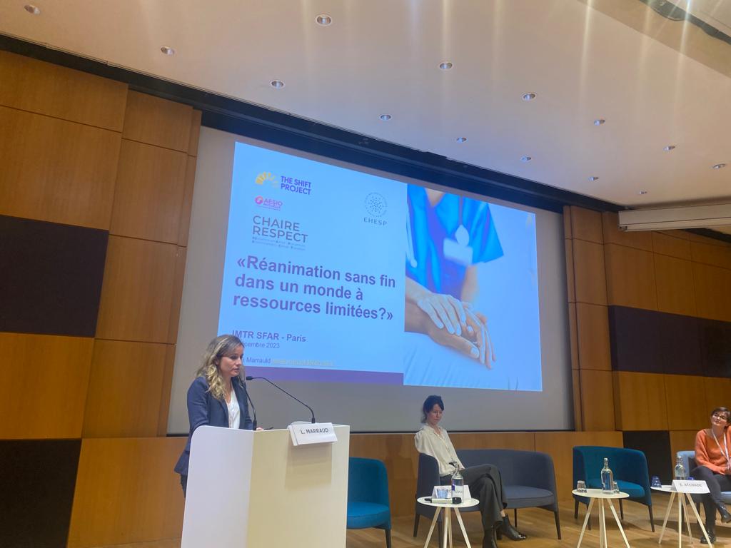 📸 Le Pr <a href="/LionelVelly/">velly</a> &amp; <a href="/RaphaelCinotti/">CINOTTI Raphaël</a> ainsi que M <a href="/angotjl/">Jean-Luc ANGOT</a> &amp; Mme Marrauld sont respectivement venus nous présenter leurs sessions : télémédecine en réa, voir plus loin après la réa, concept One Health, réa sans fin dans un monde à ressources limitées.