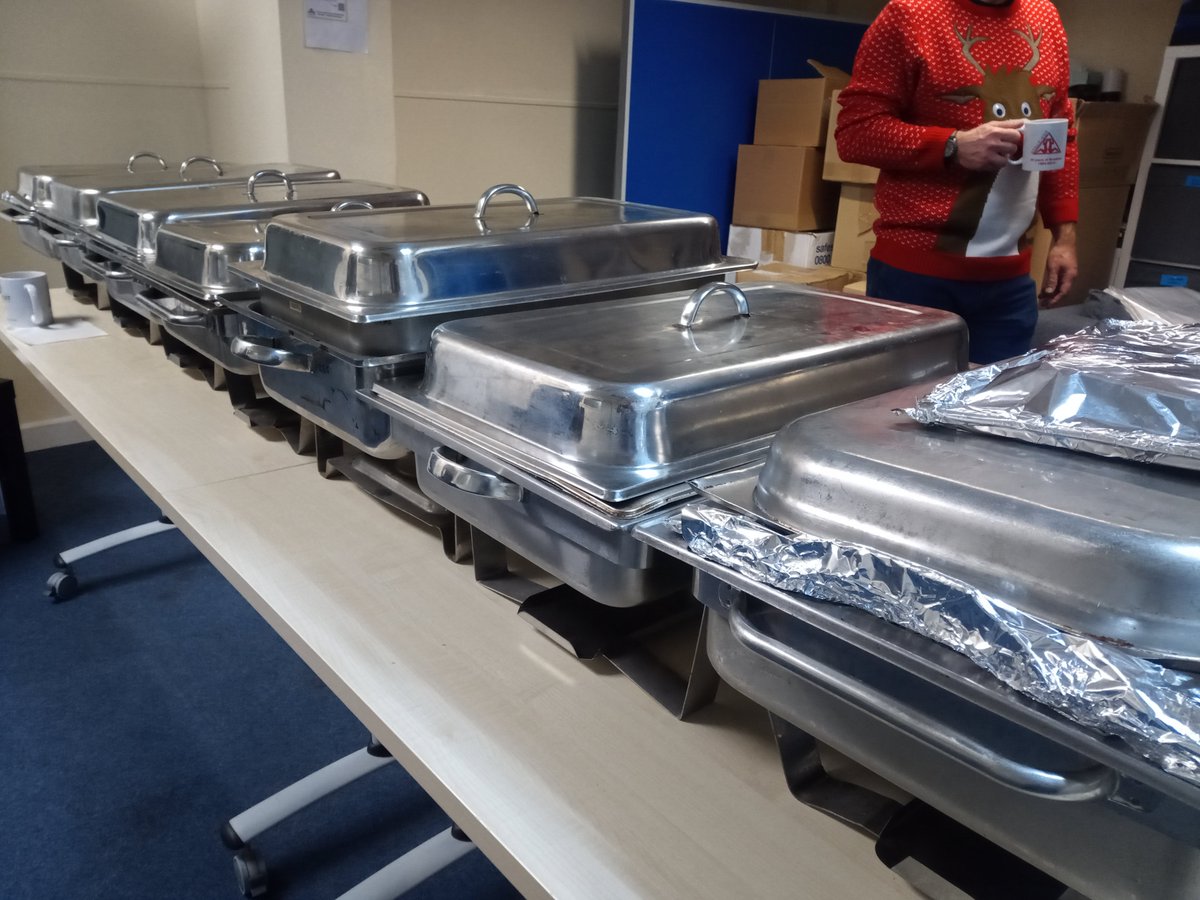 The 457 Battery RA has arrived with the food for our young people's Christmas lunch. We're looking forward to welcoming you!