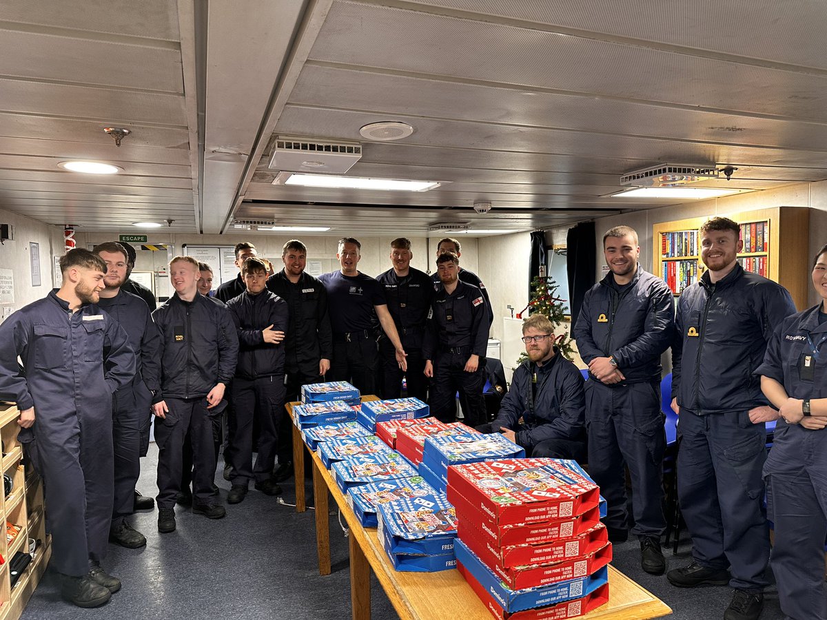 Thank you to @RNRMC for funding our pizza afternoon today! 🍕 Our chefs produce amazing food all year round and it’s great to give them a break when we can. The Ship’s Company really appreciated the support of RNRMC and it was a nice break after a busy year!