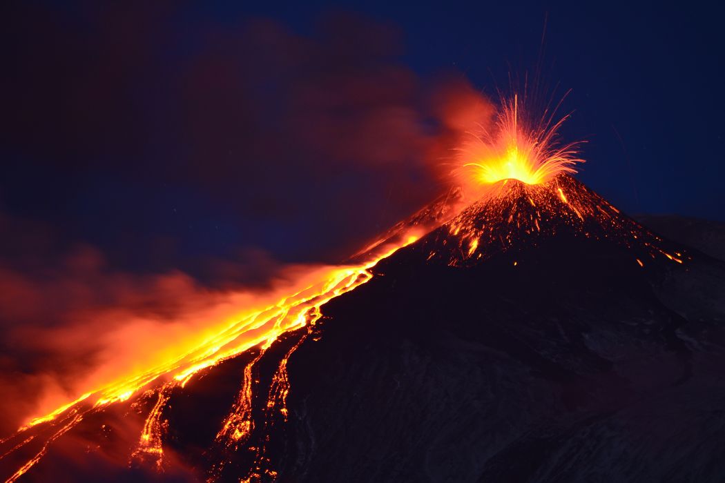 Mount Etna, in its fiery splendor, reminds us of the raw power and mesmerizing beauty that nature holds. Sicily's fiery guardian never sleeps. 🔥🌋 #NaturePower #SicilianBeauty