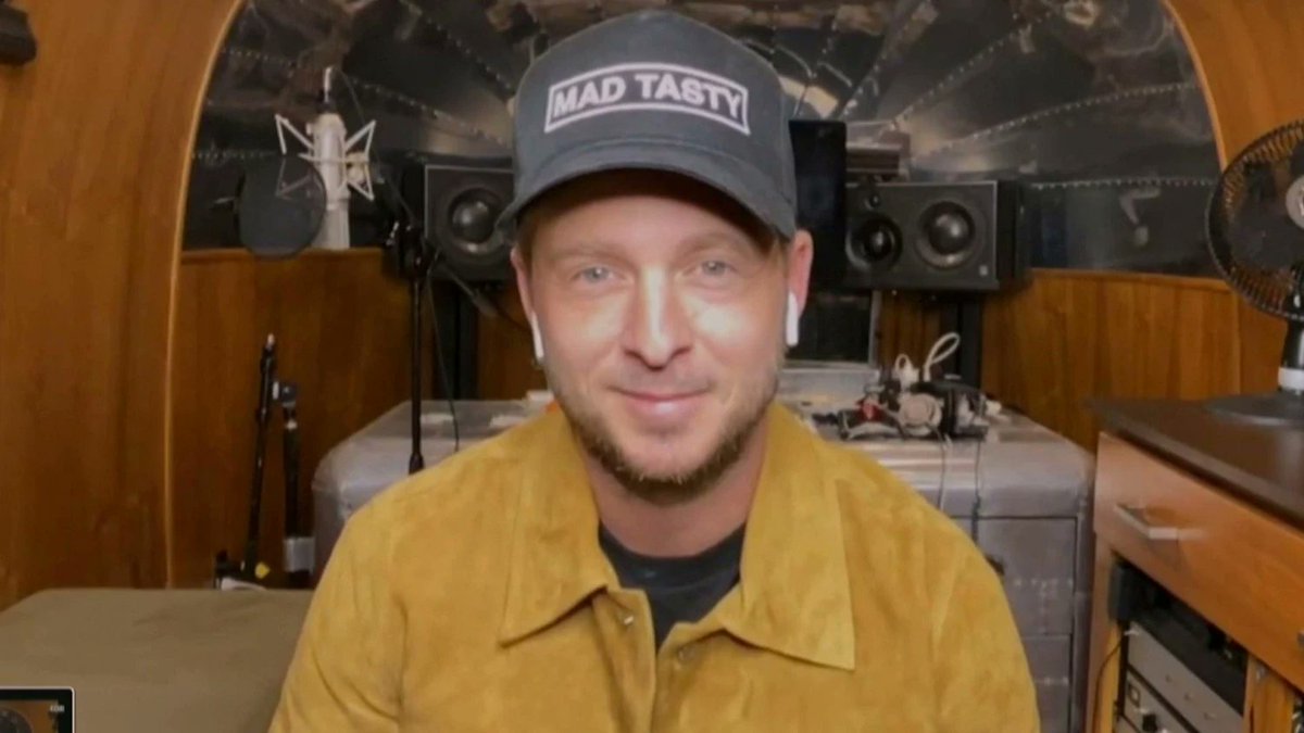 Giantstar97_'s tweet photo. OneRepublic singer (Rayn Tedder) says on IsraelPalestineWar-"i won't boycott Israel only because other artist do so.I live in California and i've found that Israel reminds me of home, and it blew my mind. some of the best food i've ever tested was in Israel. It's amazing here. ++ https://t.co/UbptOUIRPL
