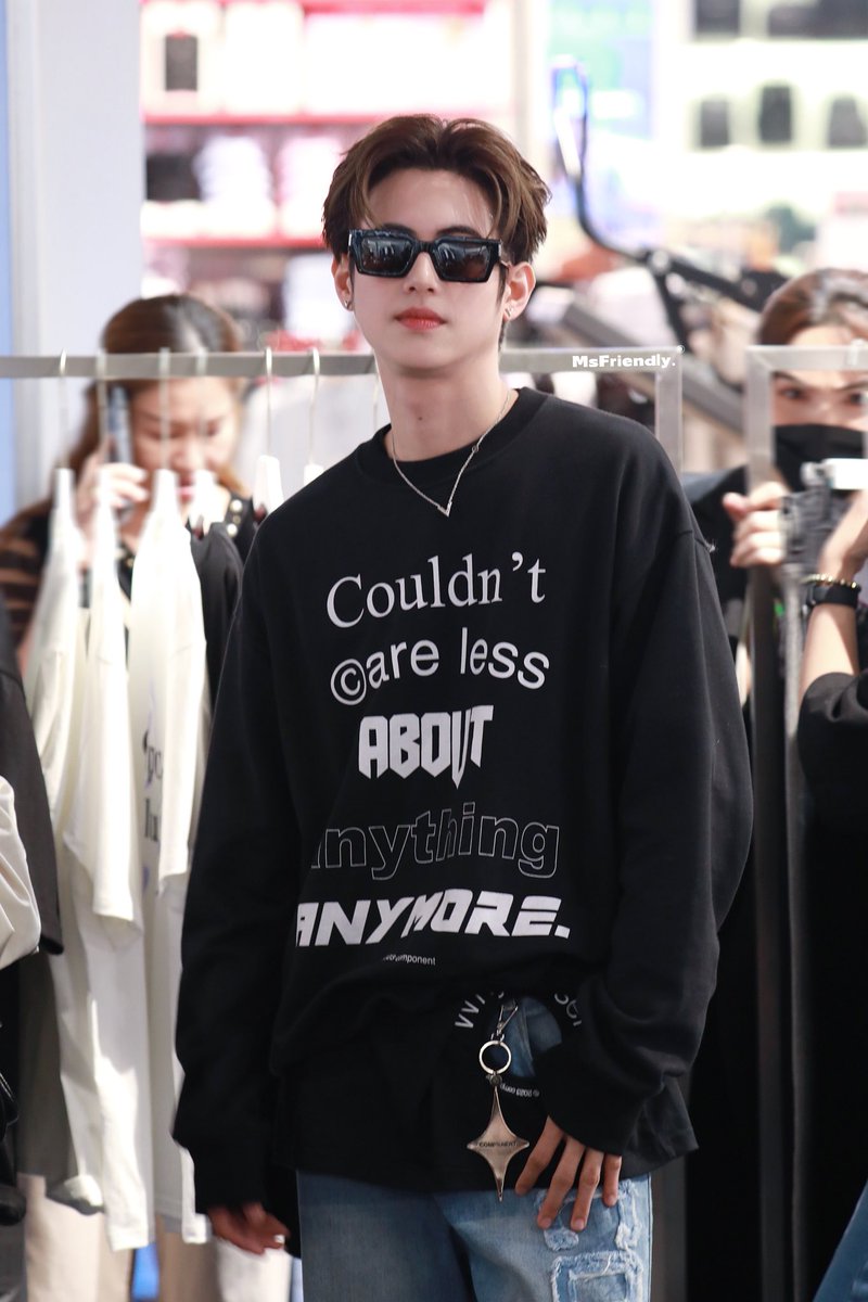 MsFriendlyCam's tweet photo. 𝟮𝟯𝟭𝟮𝟭𝟯 𝗖𝗼𝗺𝗽𝗼𝗻𝗲𝗻𝘁 𝗖𝗹𝘂𝗯

Couldn’t care less🕶️

#ComponentClub #ComponentXStudioWabiSabi
#syacht #yacht_patsit 
@yacht_patsit https://t.co/ymmayFxmuv