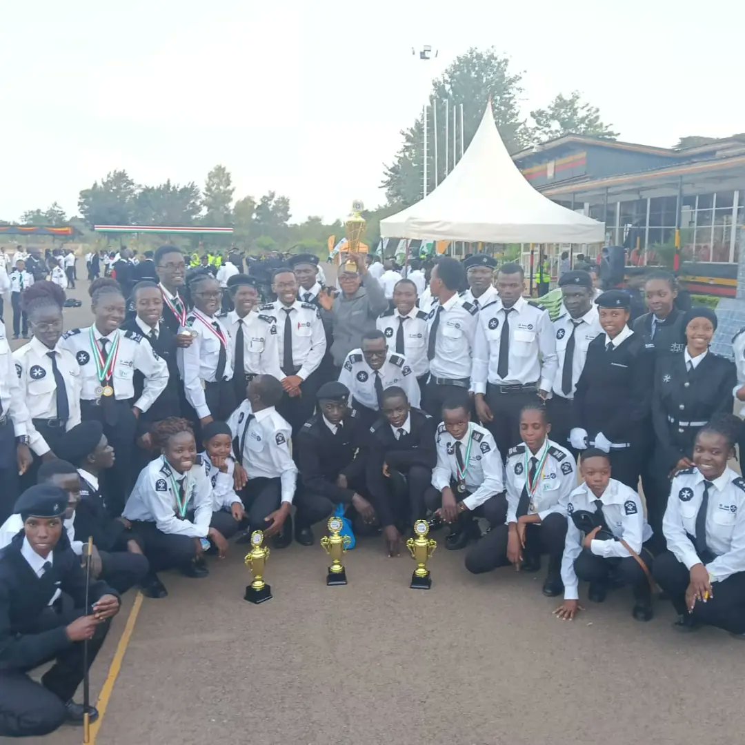 ThomasMwalwalwa's tweet image. Victory tastes even sweeter when shared with the ones who believed in you ✨🥂

Congratulations to my team for being the best link in first aid, nation wide ...🤍🖤💯💪🥂

#firstaidtips #firstaid #nationalcompetitions #competitions #stjohn #stjohnambulance #stjohnkisii
