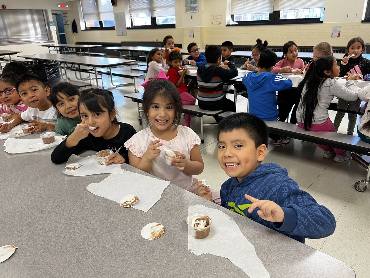 TechyTavarez's tweet photo. All smiles at our 1st grade ice cream party yesterday! We’re so proud of our engineers for participating in this month’s #UltimateSTEMChallenge 👷🏻♀️ https://t.co/rFjeQX919b