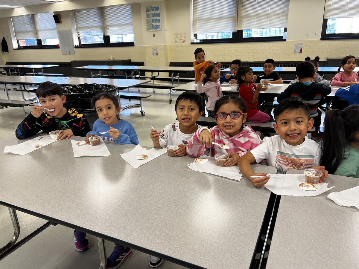 TechyTavarez's tweet photo. All smiles at our 1st grade ice cream party yesterday! We’re so proud of our engineers for participating in this month’s #UltimateSTEMChallenge 👷🏻♀️ https://t.co/rFjeQX919b