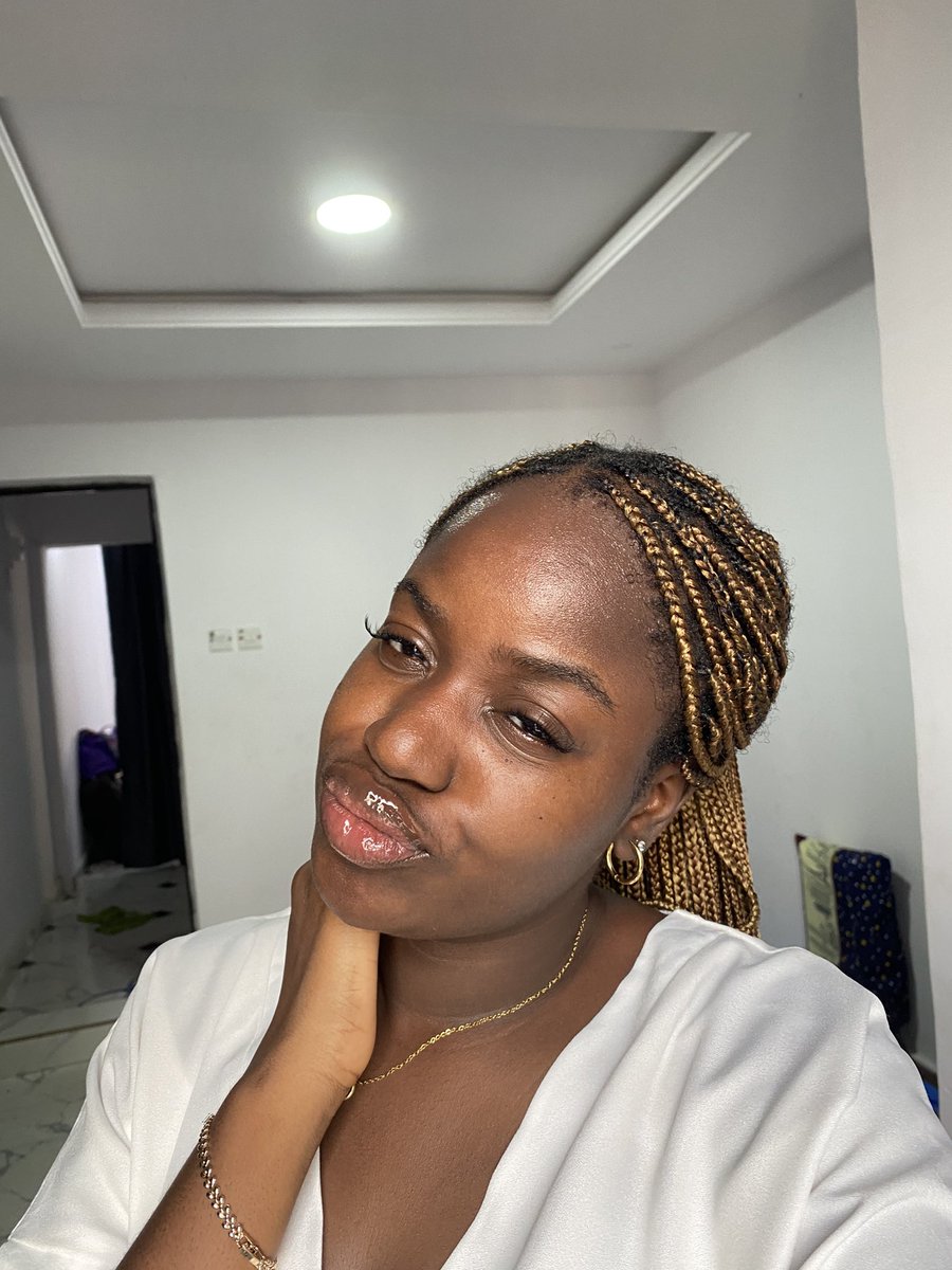 I'll continue to show off my beauty. If you have a problem with it, pls don’t buy data🙏