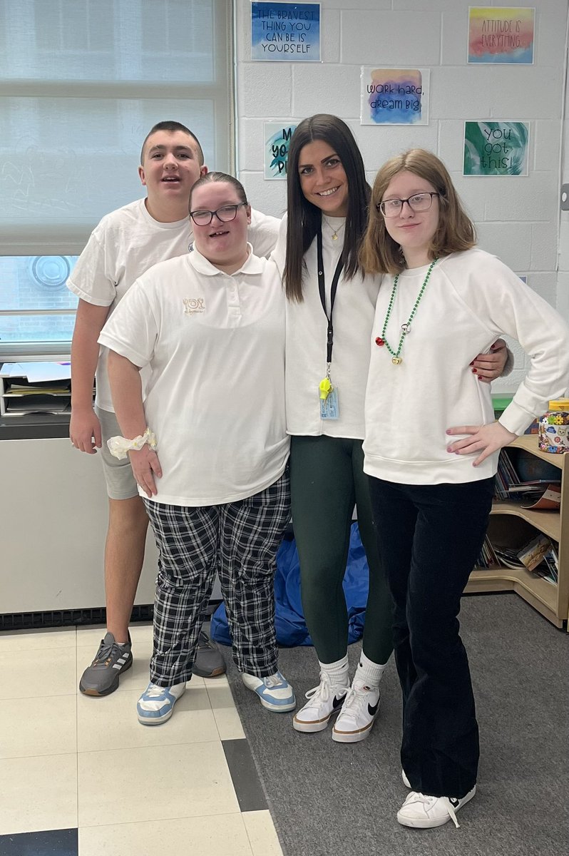 MissCraigTFMS's tweet photo. Let it snow….hopefully! ❄️#TFSPantherPride https://t.co/zrTkX2MZ5h