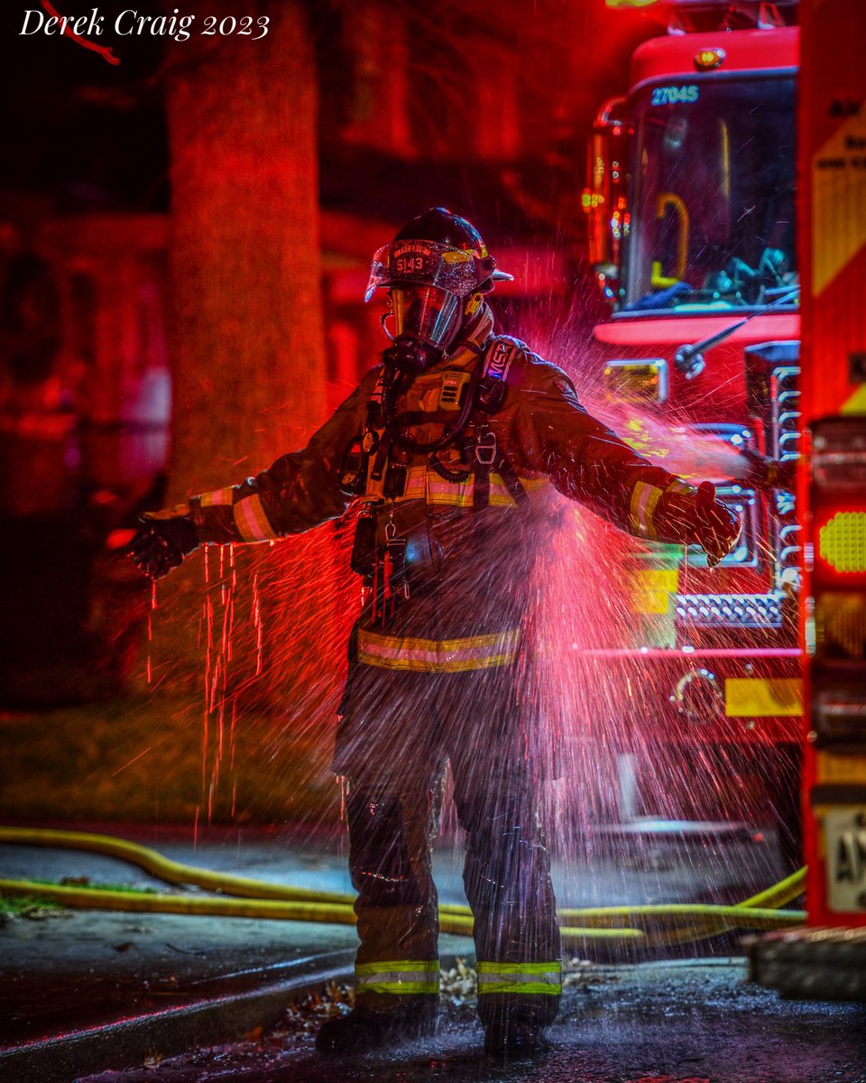 #Toronto Firefighters on scene of a residential fire at a home under construction on Glencairn Ave last night @Toronto_Fire @TPFFA