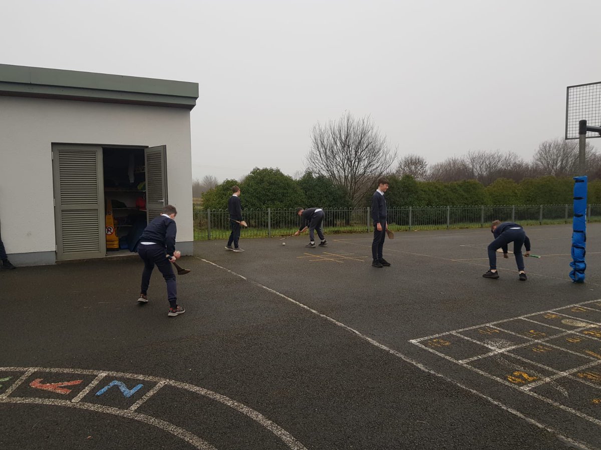 Pat @SligoGAACandG was busy yesterday in CastlerockNS and DriminaNS completing GAAmigos Hurling skills test. Great skills on show 🏁🏁🏁 @sligogaa @ConnachtGAA