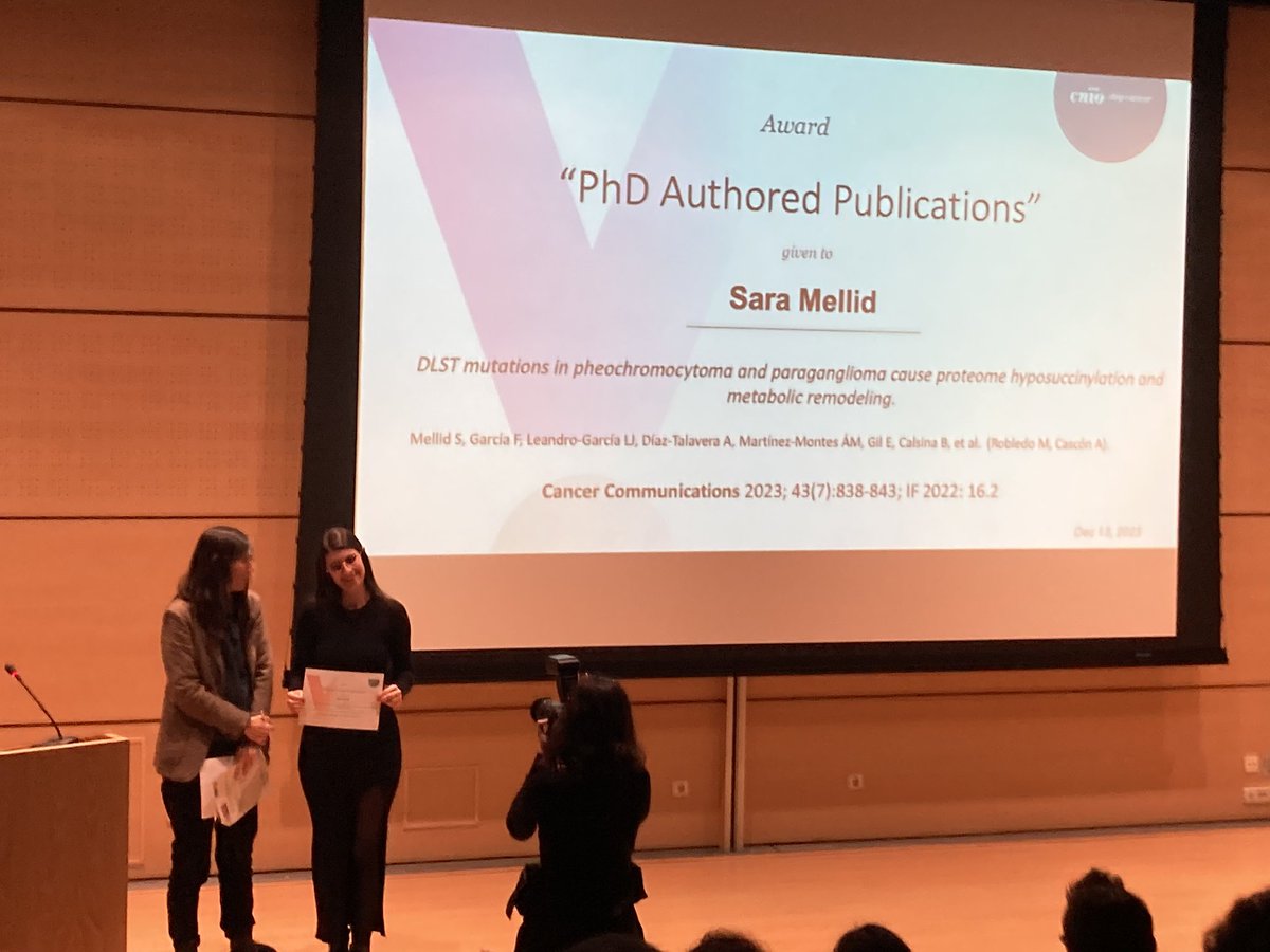 Endocrine_CNIO's tweet photo. Another award for our @SaraMellid for her paper on DLST mutations causing #PPGL. Congratulations!! @CNIOStopCancer #LabDay https://t.co/OSZx0o0qIi