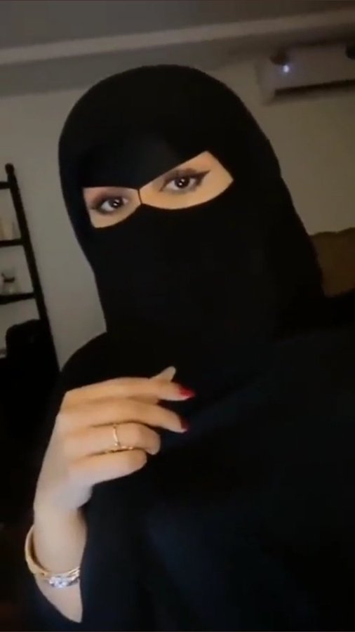 حبيبي عمره 70 سنه
وزعلان مني 🙄 وش اخذ له من هديه ؟!😂💔