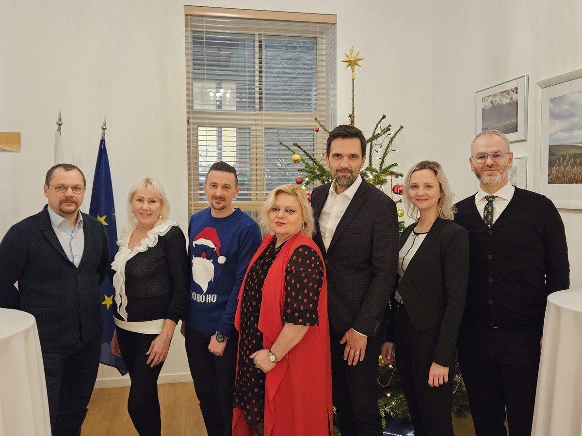 A relaxed event in the premises of our embassy to continue good #Slovak traditions and to export them to #Latvia 🇱🇻. One such tradition is undoubtedly the #Advent gathering of friends over #Christmas cabbage soup. 🍲 🎄 ☄️ @SlovakiaMFA 🇸🇰