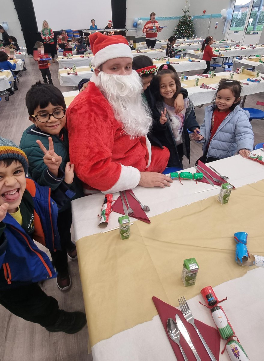 Children in Britwell Campus had their Christmas dinner today and were also surprised by a special guest 🤶
#christmasdinner #FestiveSeason #schoolchristmaslunch #sloughschool #berkshire #christmaslunchwithfriends #christmastime #claycotsschool